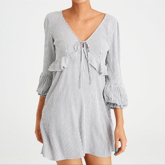 American Eagle Outfitters Dresses & Skirts - AE Mini Dress Stripe Flirt gray Ruffle Open Back Size S Long Balloon Sleeve